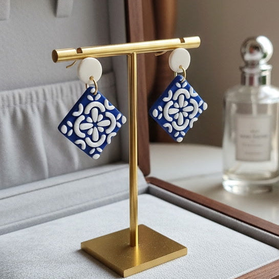 Greek Tile - White Circle w/Blue & White Tile