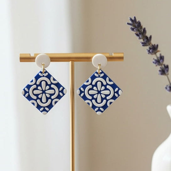 Greek Tile - White Circle w/Blue & White Tile